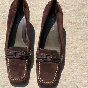 Aérosole chocolate brown suede shoes